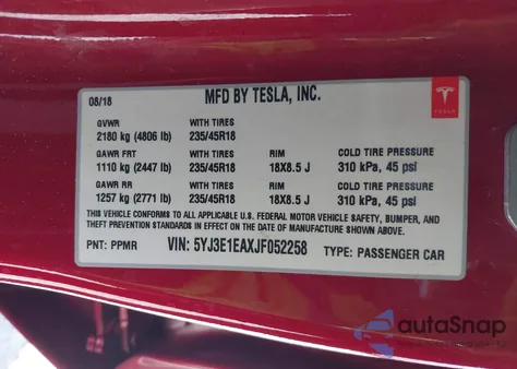 2018 Tesla Model 3 Long Range/Mid Range z USA, uszkodzony, nr VIN 5YJ3E1EAXJF052258